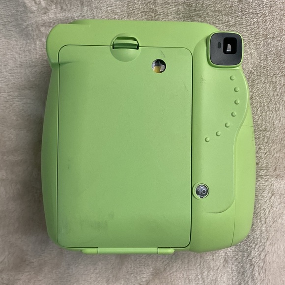 Fuji Instax Mini 9 in Green - Picture 2 of 3